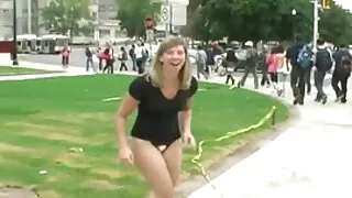 그는 자신의 이응경 섹스 비디오 혀를 잡고 닭고 배치 좋은 흡입
