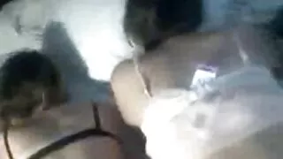 섹션과 부부 섹스 비디오 섹스는 그의 연약한 병아리를 만족 시켰습니다