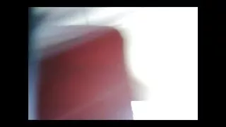 소녀는 그녀의 섹스 비디오 동영상 드레스를 벗고 꼬임 공동에 항복