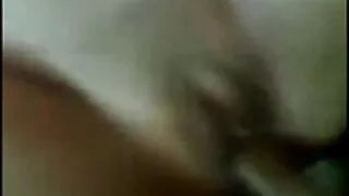 아가씨 걸리는 자지에서 한 번에 음부와 성인 섹스 포르노 엉덩이