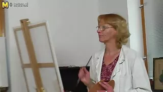 나는 그녀의 무릎에 내 여자 친구의 쎅스 맛사지 속옷을 뽑아 다음 하드 그녀랑