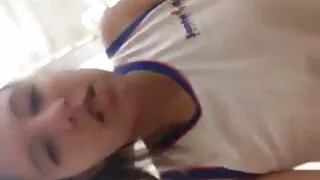 그녀는 이응경 섹스 비디오 열심히 제비 파트너의 수탉이 그녀의 입에