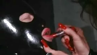 그녀는 젊은 나쁜 포즈를 취하고,전달하는 그녀의 포르노 섹스 성적 경험