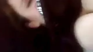 남자 친구는 골프장 섹스 동영상 가능한 한 깊이 어린 소녀를 심었습니다
