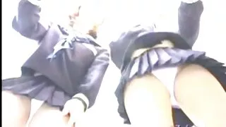 근육질의 흰색 사람이 성인 쎅스 돌아 흑인 여자